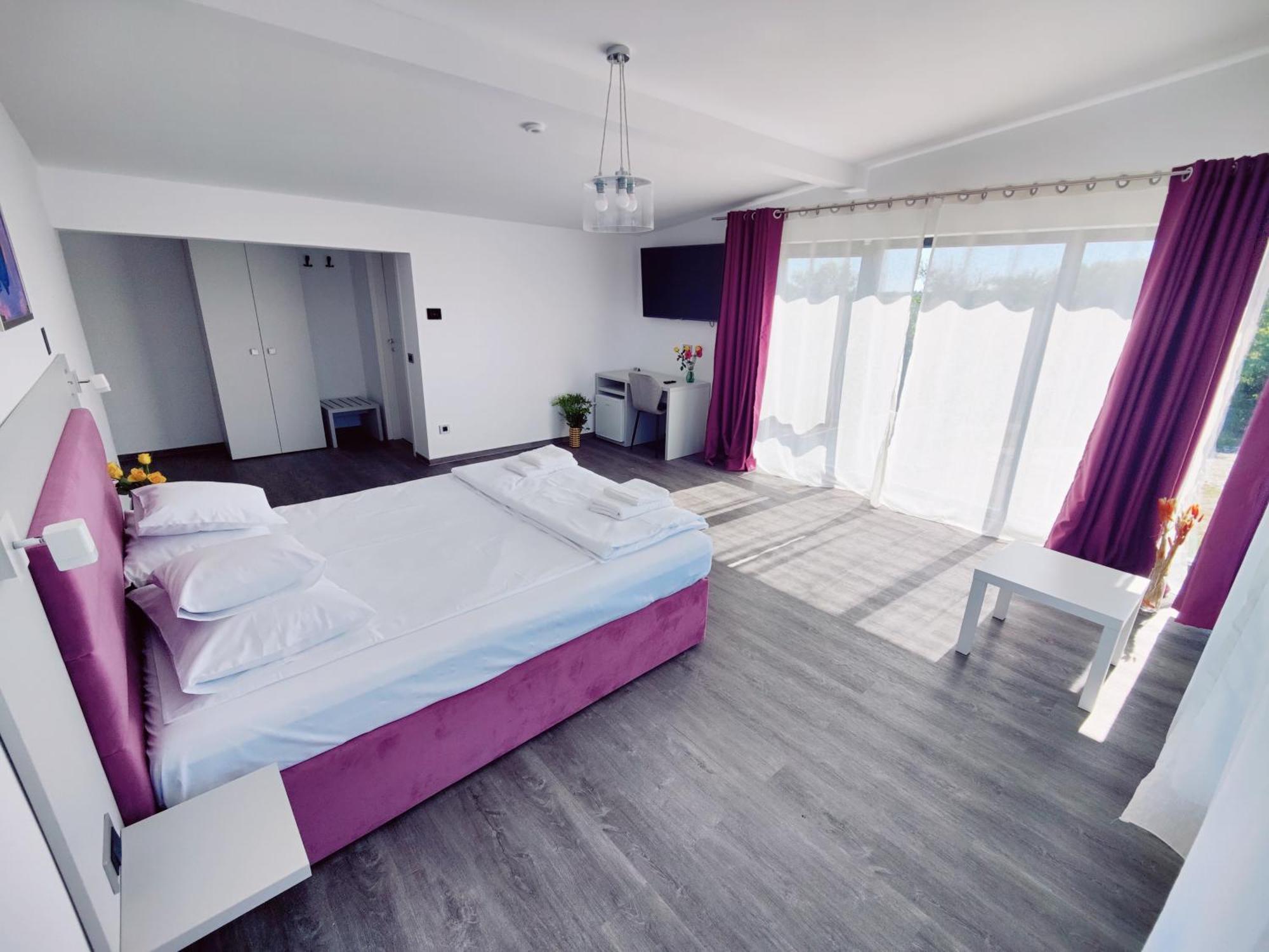 Jai Giridhari Villa Avrig Exteriör bild