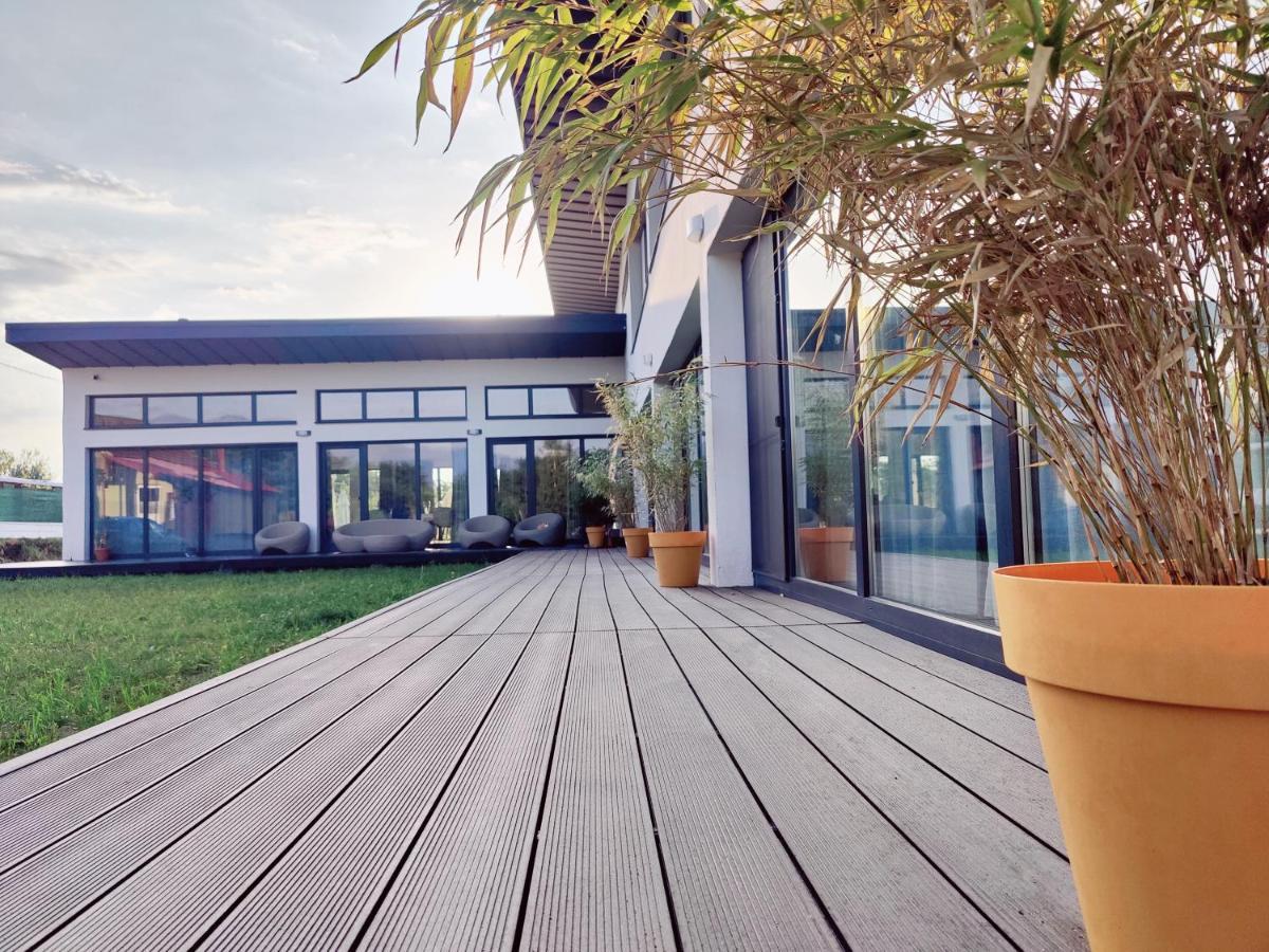 Jai Giridhari Villa Avrig Exteriör bild