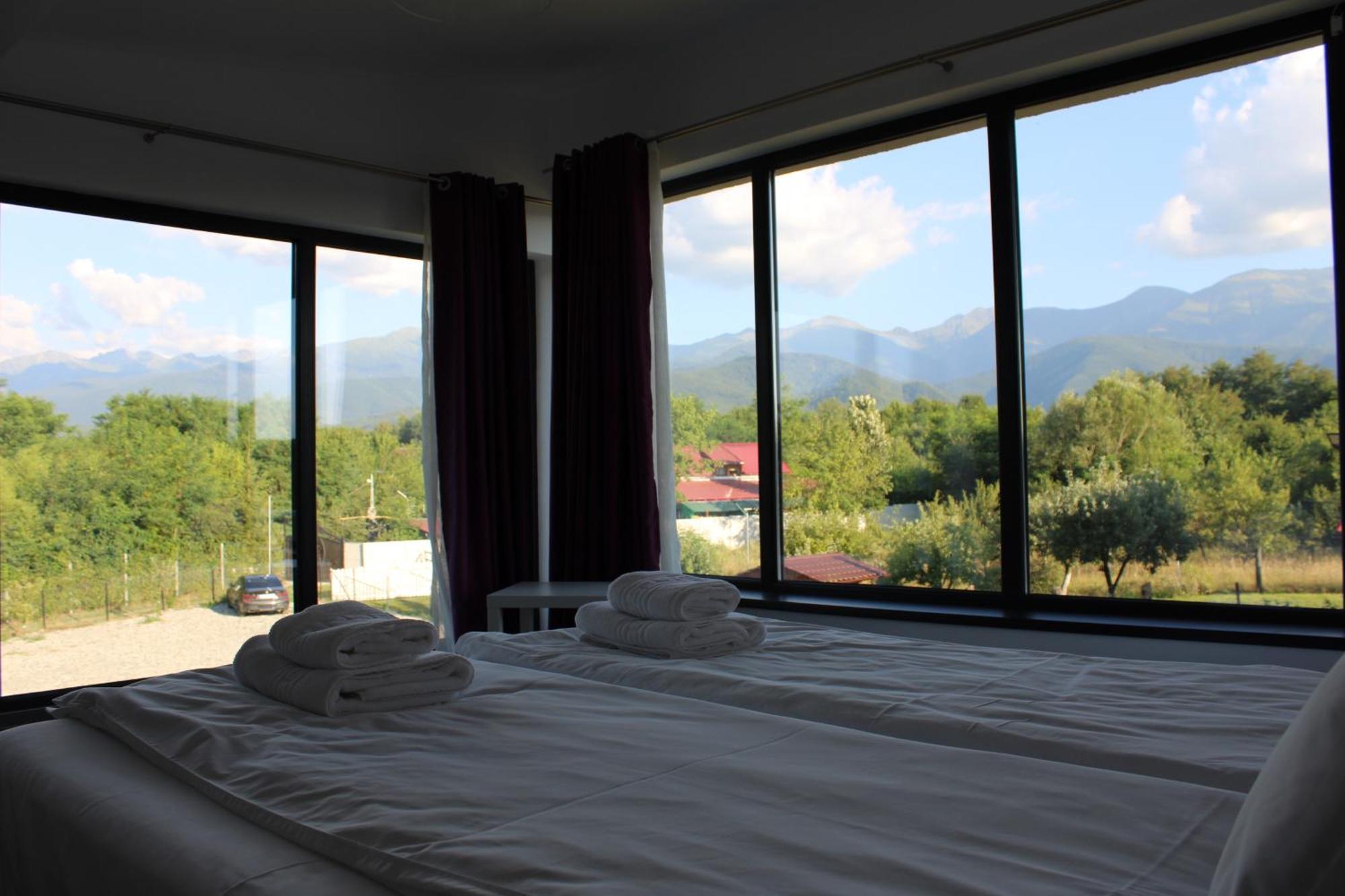 Jai Giridhari Villa Avrig Exteriör bild
